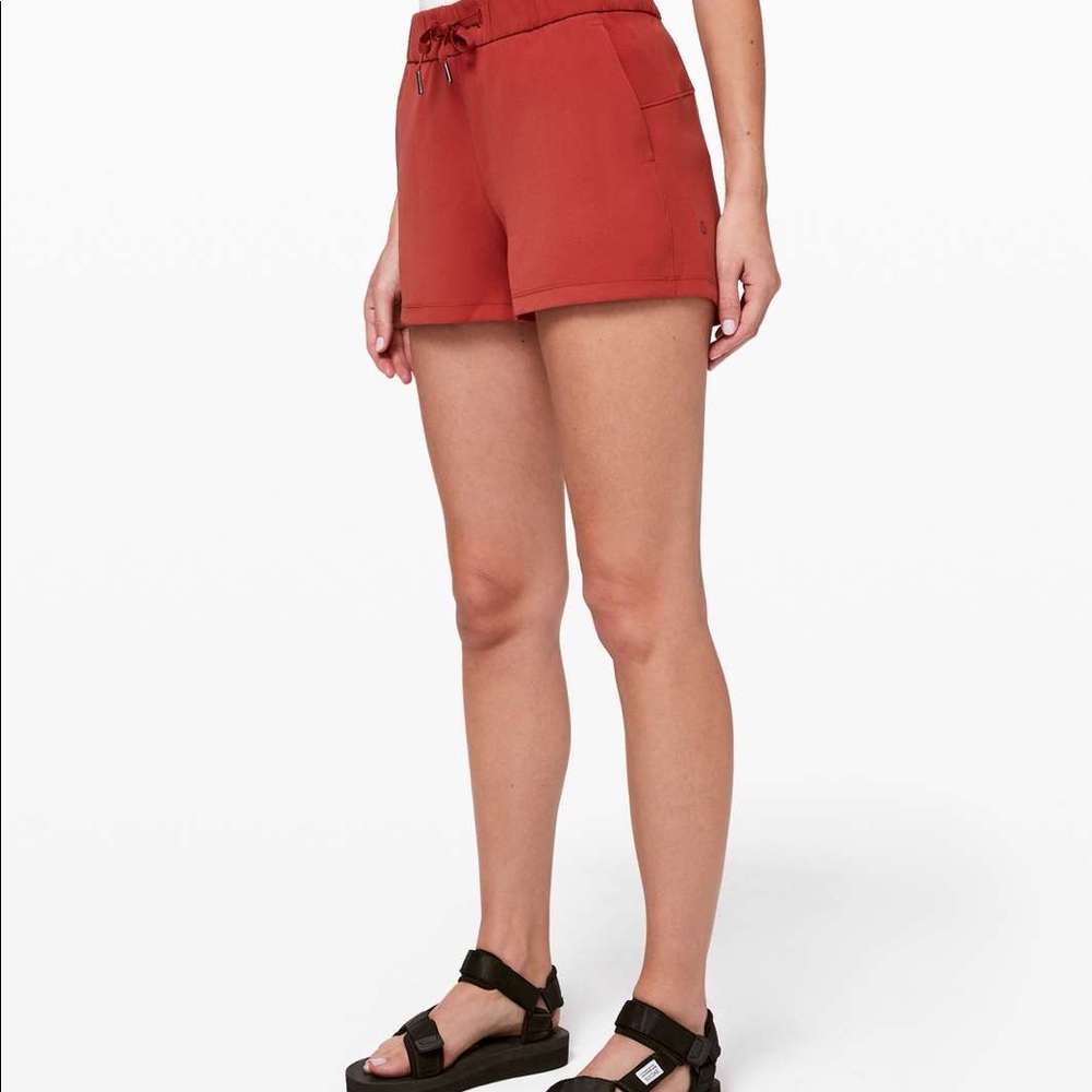 Lululemon on the fly short
